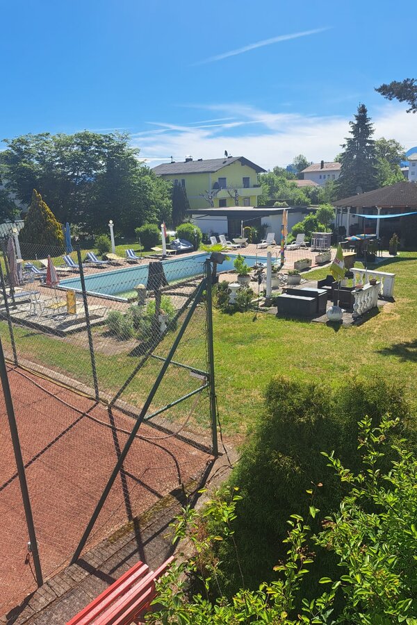 Poolanlage & Liegewiese: 2-Zimmer Wohnung zur Kurzzeitmiete & Wohnen auf Zeit für 1 bis 6 Monate am Klopeinersee