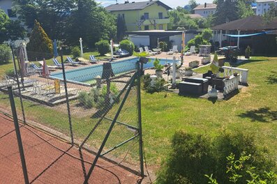 Poolanlage & Liegewiese: 2-Zimmer Wohnung zur Kurzzeitmiete & Wohnen auf Zeit für 1 bis 6 Monate am Klopeinersee