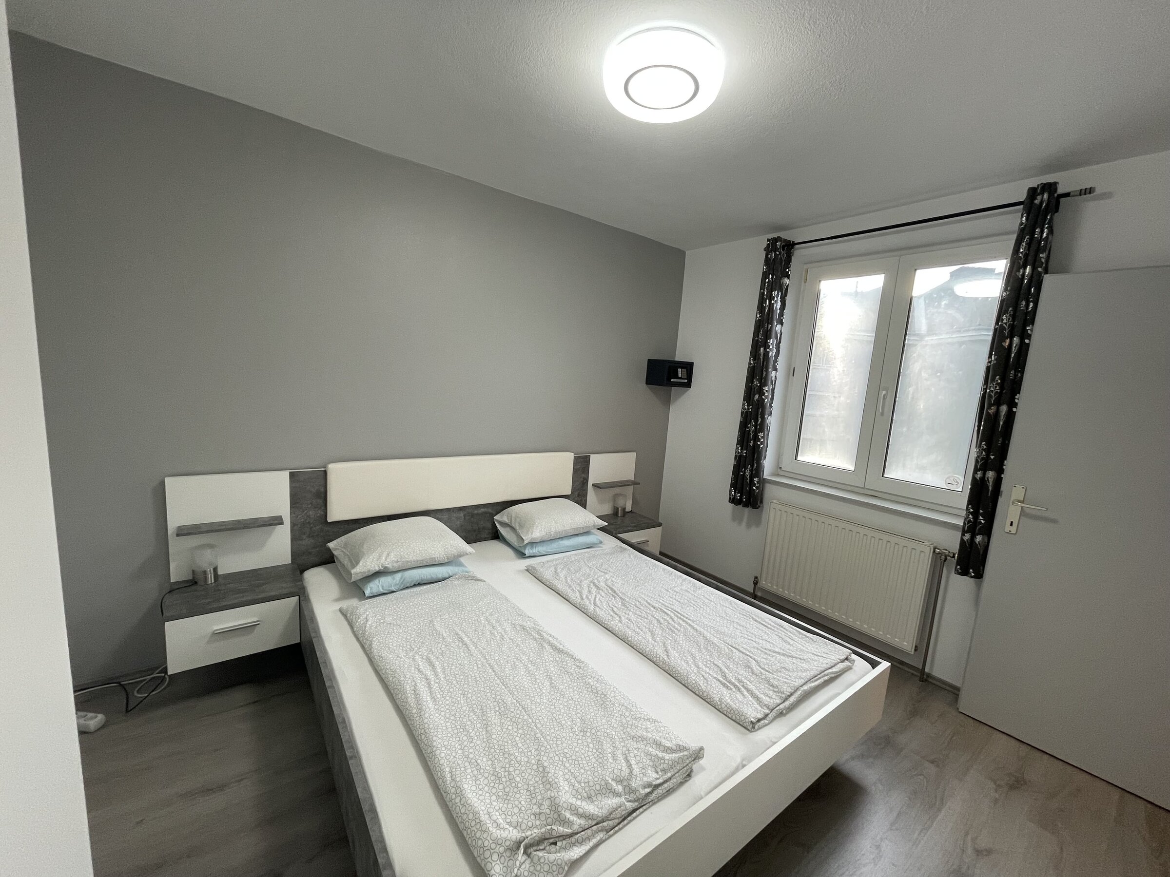 Schlafzimmer 1