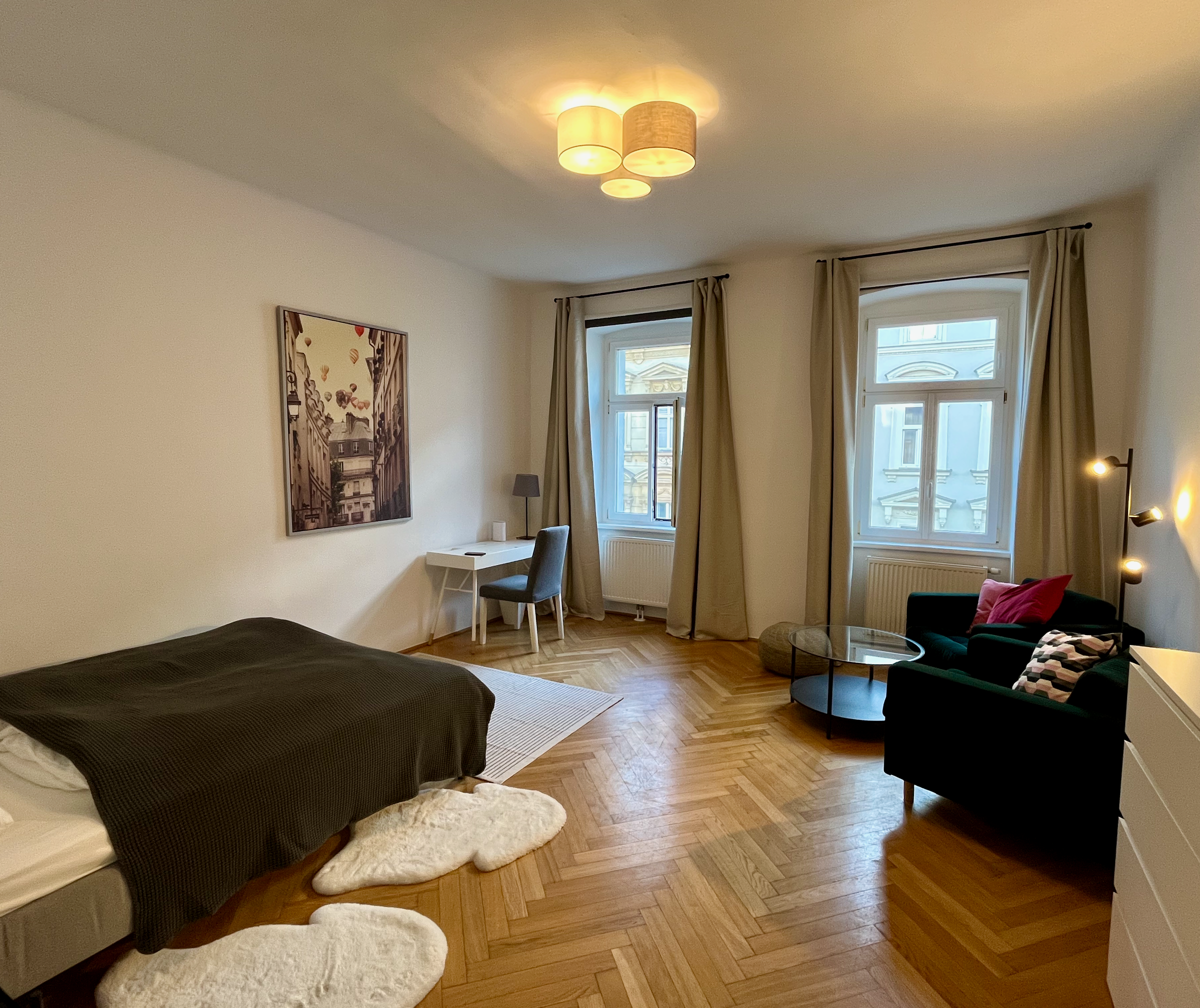Furnished room with parquet & seating area – short-term rental & temporary housing for 1 to 6 months in Vienna