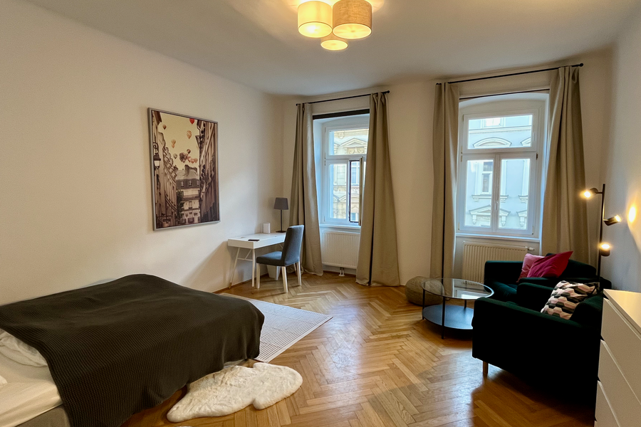 Furnished room with parquet & seating area – short-term rental & temporary housing for 1 to 6 months in Vienna