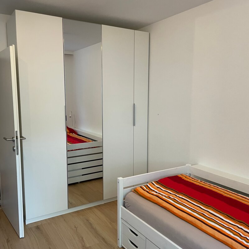 Kleiderschrank mit Stauraumkonzept | © Sonja Hana
