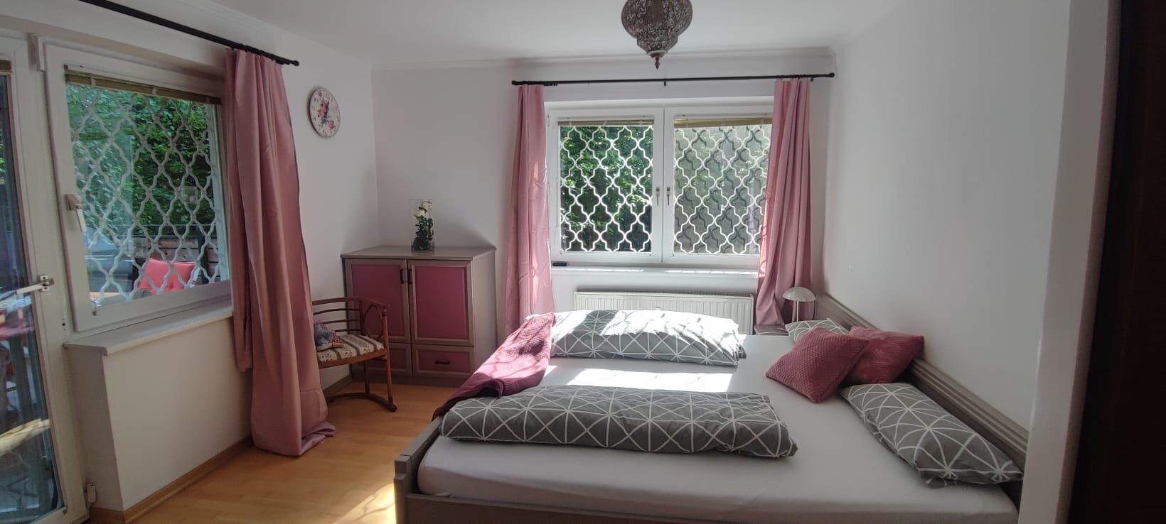 Bedroom, large double bed (180x200 cm), with walk-in closet