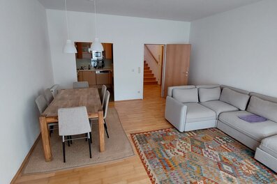 Wohnzimmer vom Balkon aus gesehen