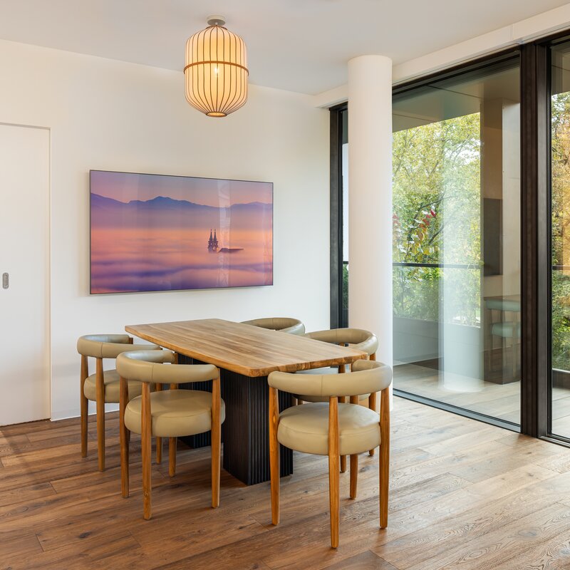 Dining table for 6 persons