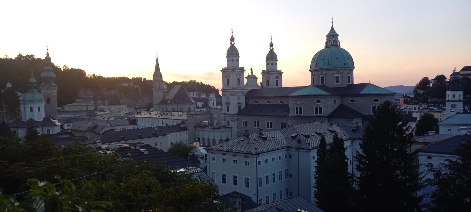 Salzburger Altstadt bei Sonnenuntergang – 2-Zimmer-Wohnung, Kurzzeitmiete & Wohnen auf Zeit für 1 bis 6 Monate in Salzburg