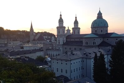 Salzburger Altstadt bei Sonnenuntergang – 2-Zimmer-Wohnung, Kurzzeitmiete & Wohnen auf Zeit für 1 bis 6 Monate in Salzburg