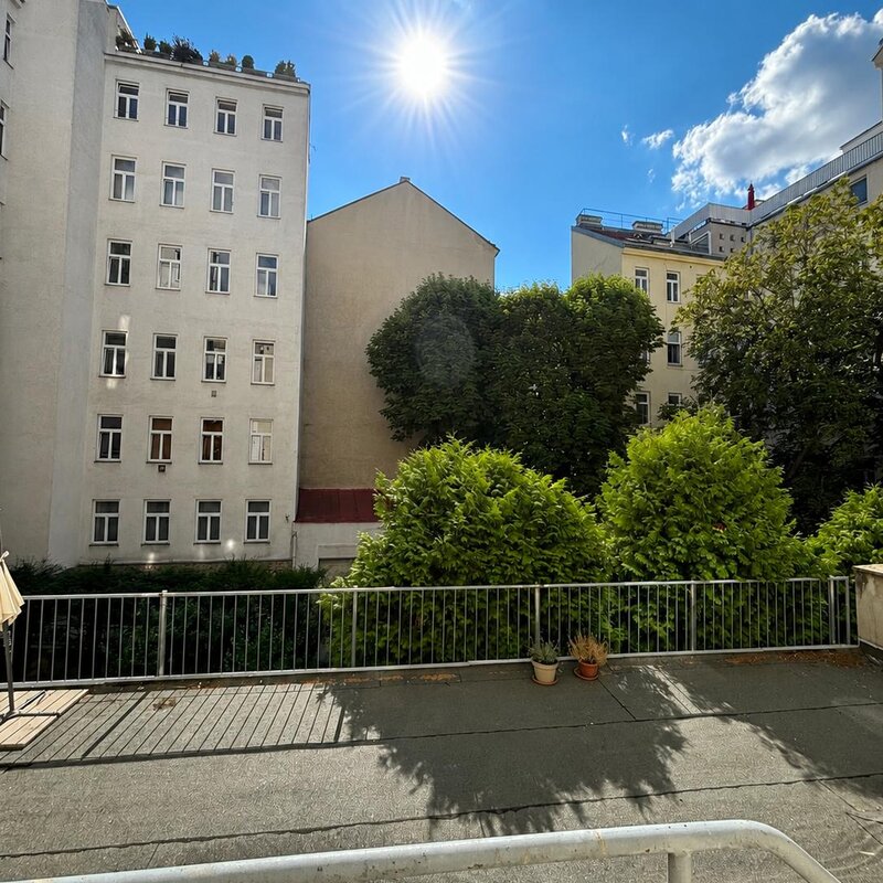 Peaceful Courtyard Terrace – Your Outdoor Retreat
