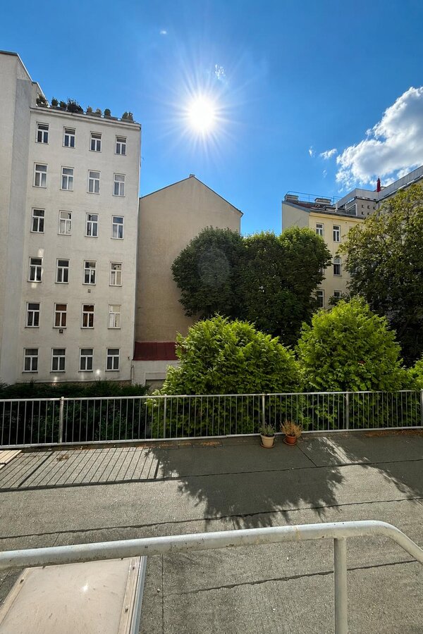 Peaceful Courtyard Terrace – Your Outdoor Retreat