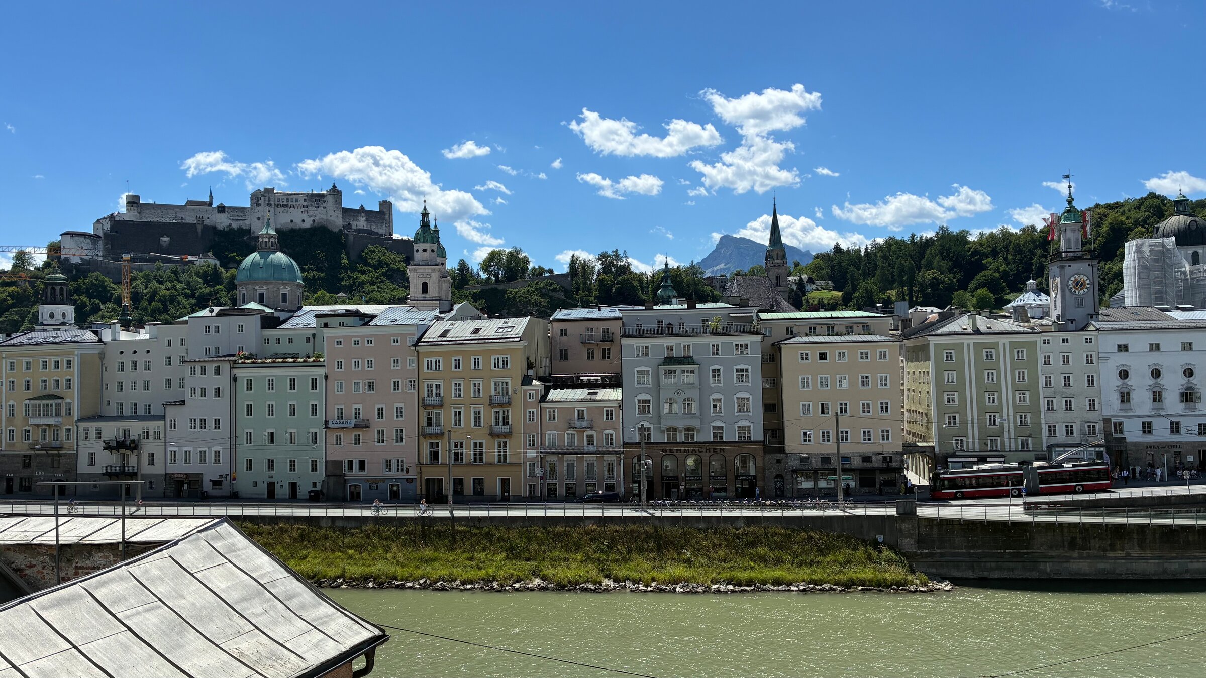 Blick auf Salzburgs Altstadt & Festung – 2-Zimmer-Wohnung zur Kurzzeitmiete, Wohnen auf Zeit 1 bis 6 Monate | © Barbara Higgs