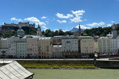 Blick auf Salzburgs Altstadt & Festung – 2-Zimmer-Wohnung zur Kurzzeitmiete, Wohnen auf Zeit 1 bis 6 Monate | © Barbara Higgs