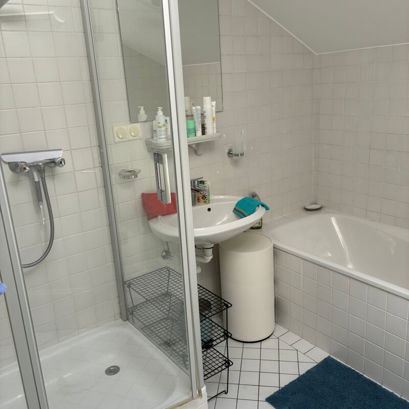 mit Wanne und Dusche