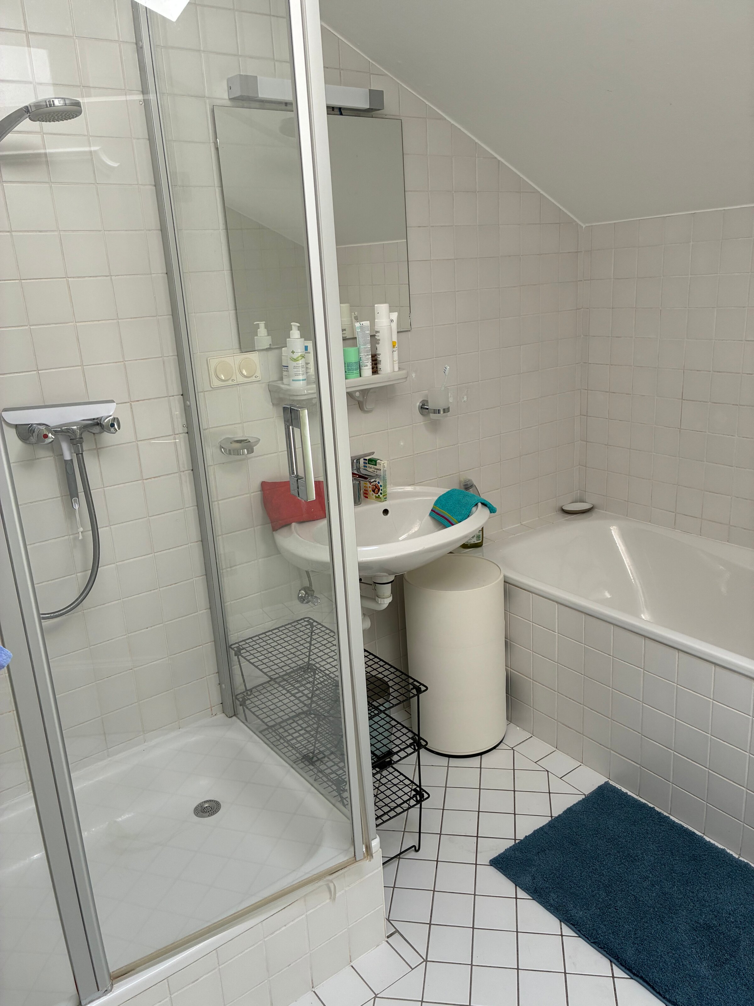 mit Wanne und Dusche