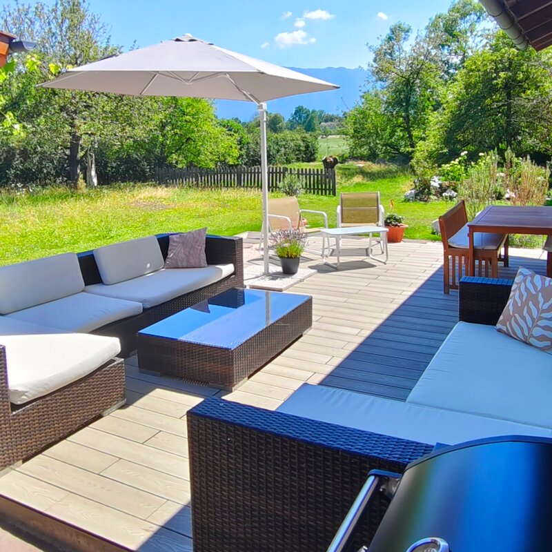 Sunny deck with lounge furniture & garden view – house for short-term rental & temporary housing for 1 to 6 months in Ainring