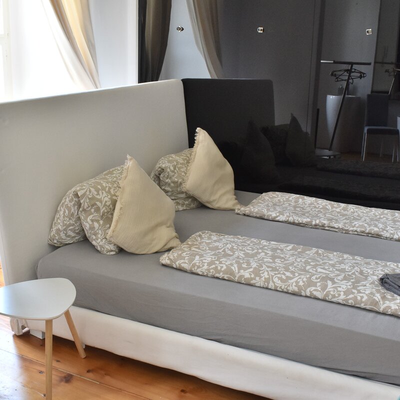 Schlafzimmer 1
