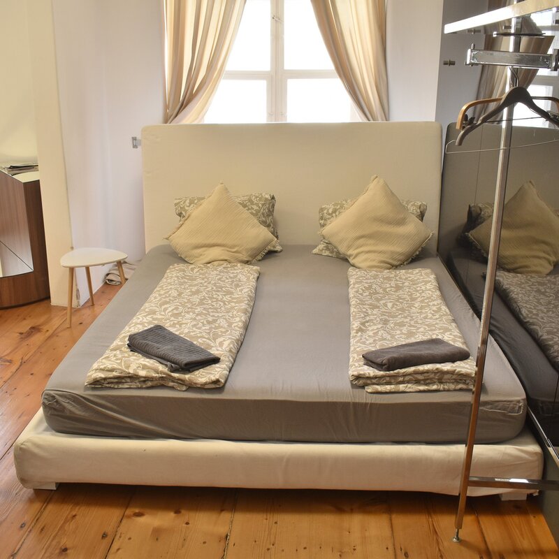 Schlafzimmer 1