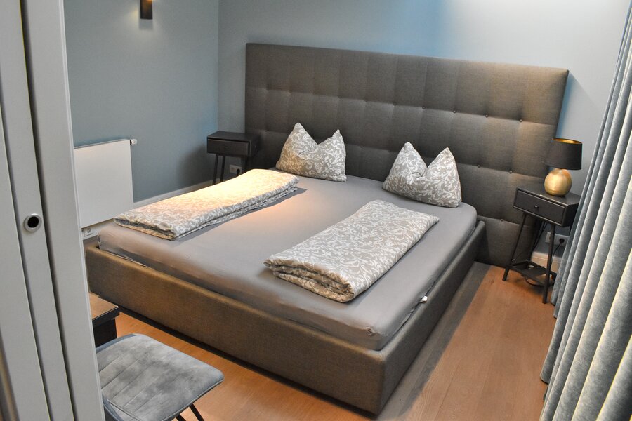 Schlafzimmer 1