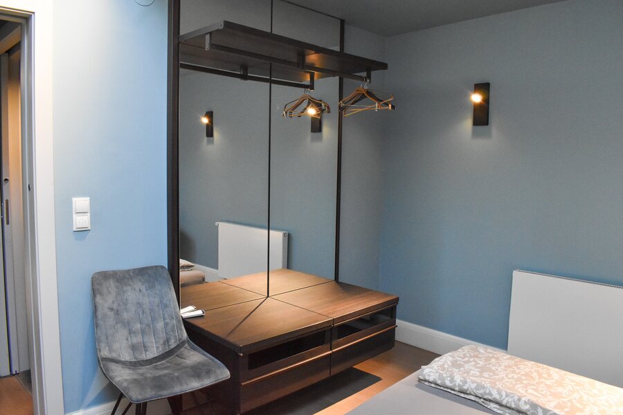 Schlafzimmer 1
