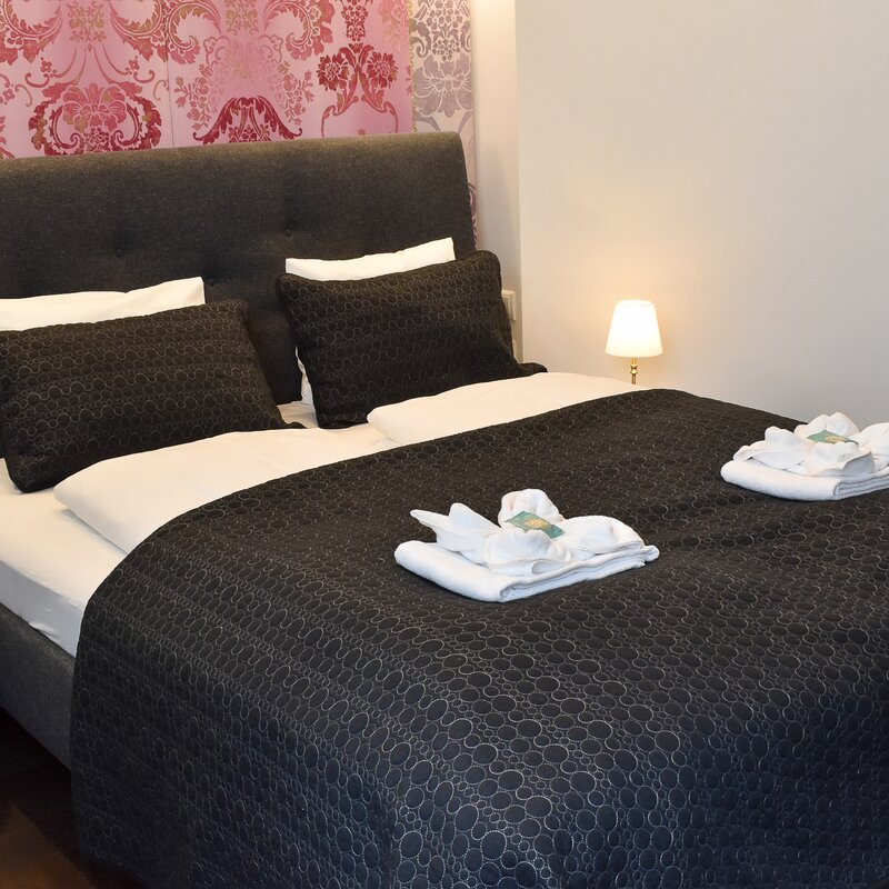 Schlafzimmer 1