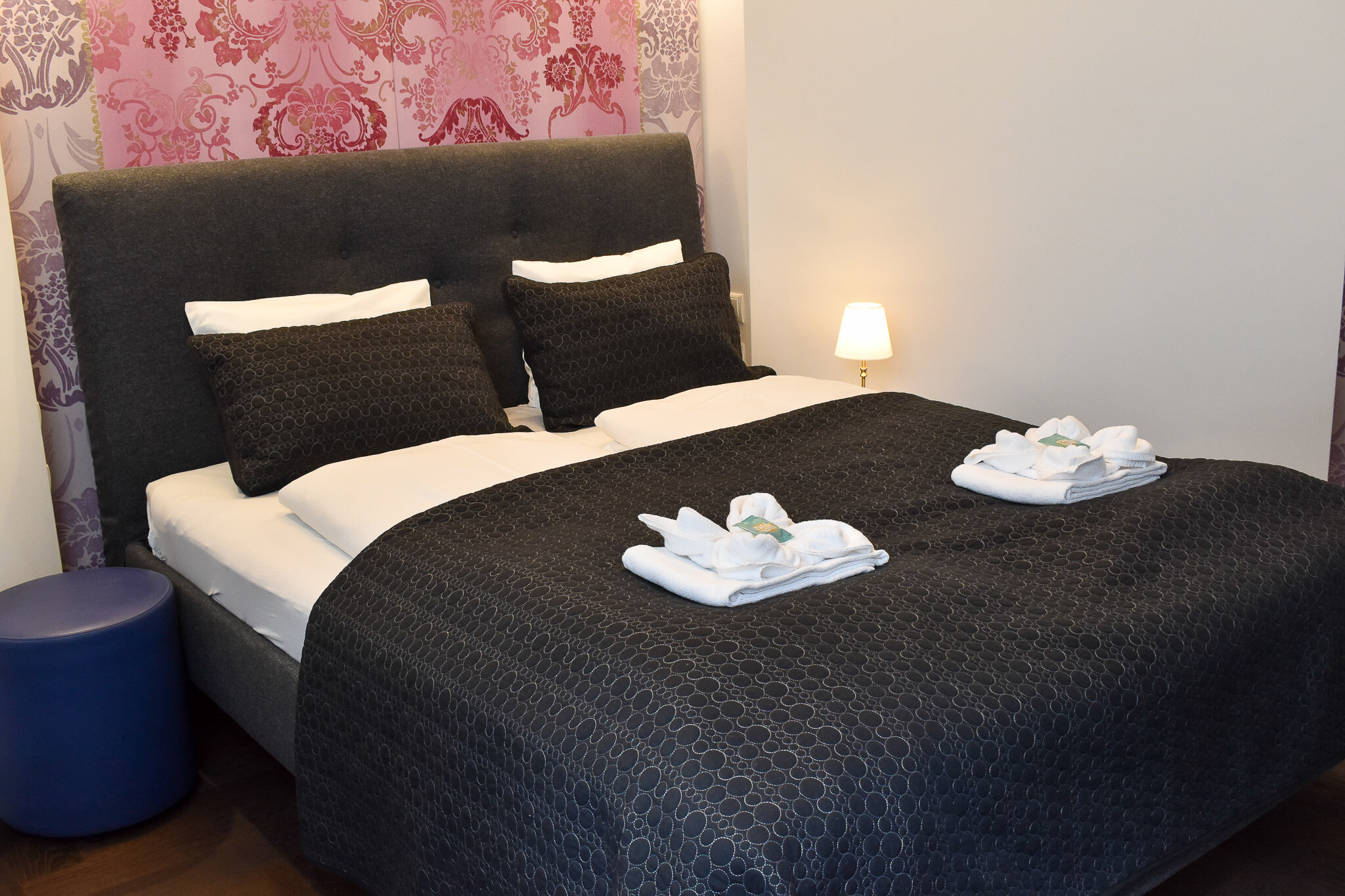 Schlafzimmer 1
