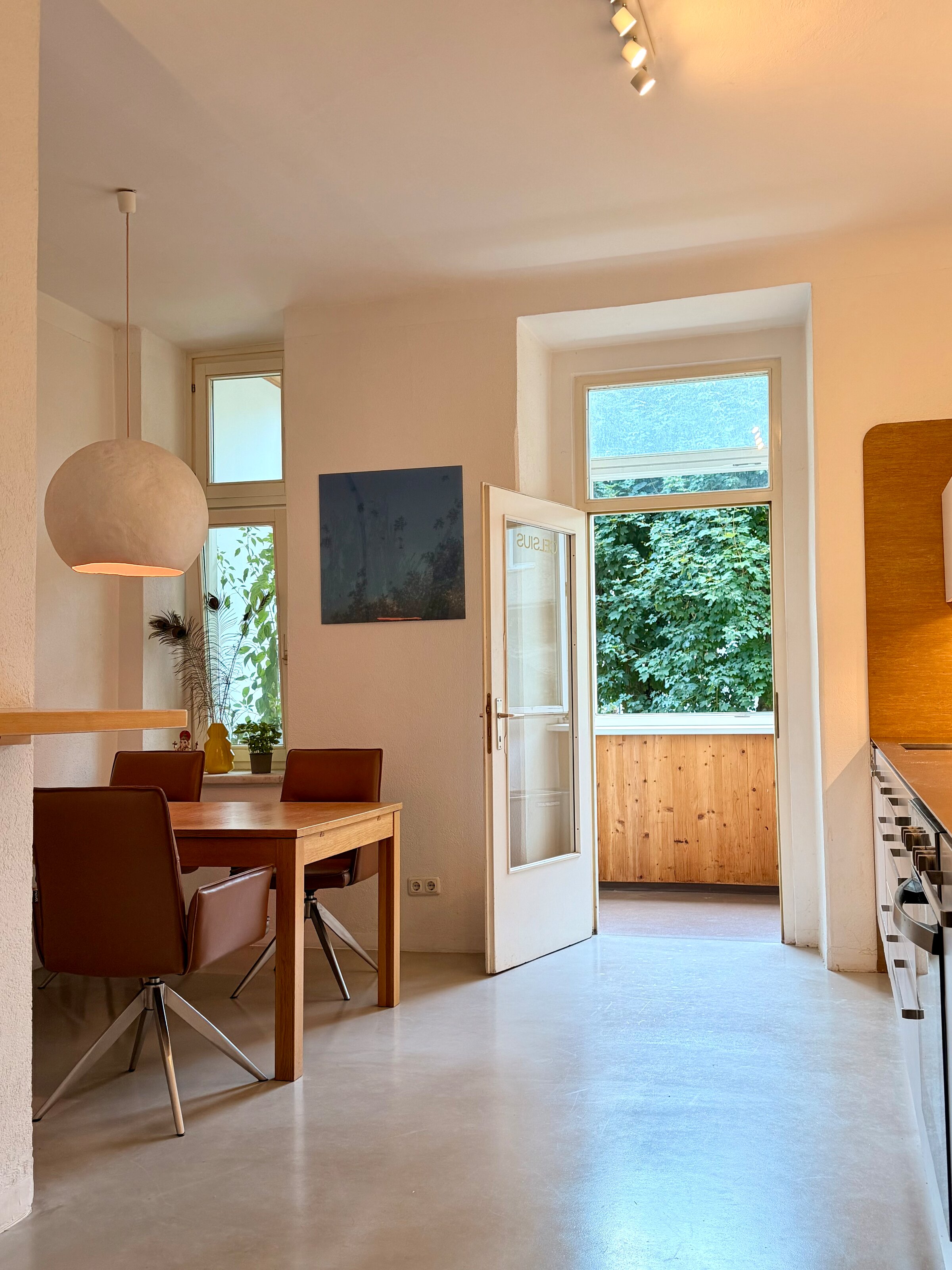 Küche - Essbereich - Loggia