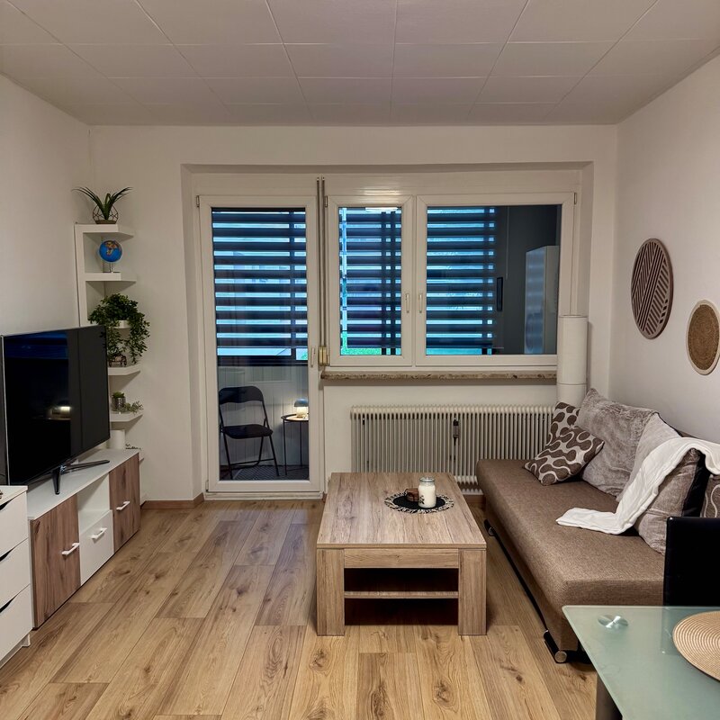 Bright living room with balcony – 2-room apartment for short-term rental & temporary housing for 1 to 6 months in Graz