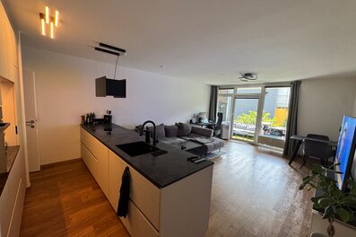 Offene Designküche & Wohnbereich – 2-Zimmer Wohnung zur Kurzzeitmiete & Wohnen auf Zeit, 1 bis 6 Monate, Hall in Tirol