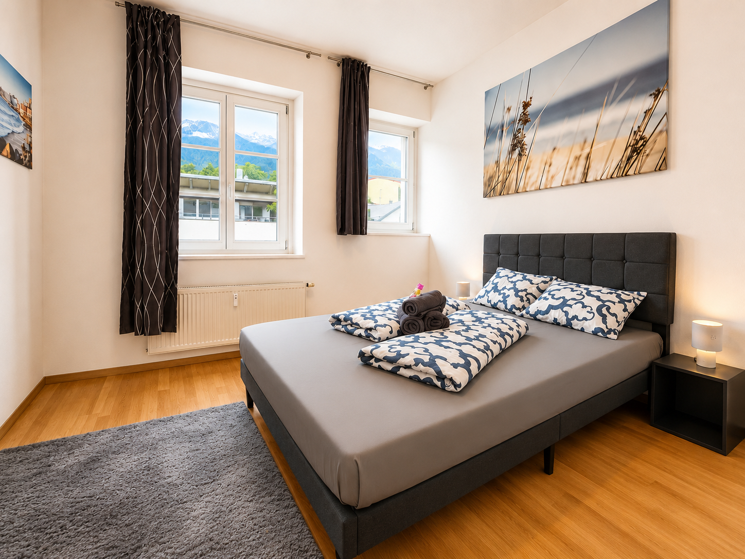 Bright bedroom with double bed & mountain view – 3-room apartment, short-term rental & temporary housing for 1 to 6 months, Innsbruck