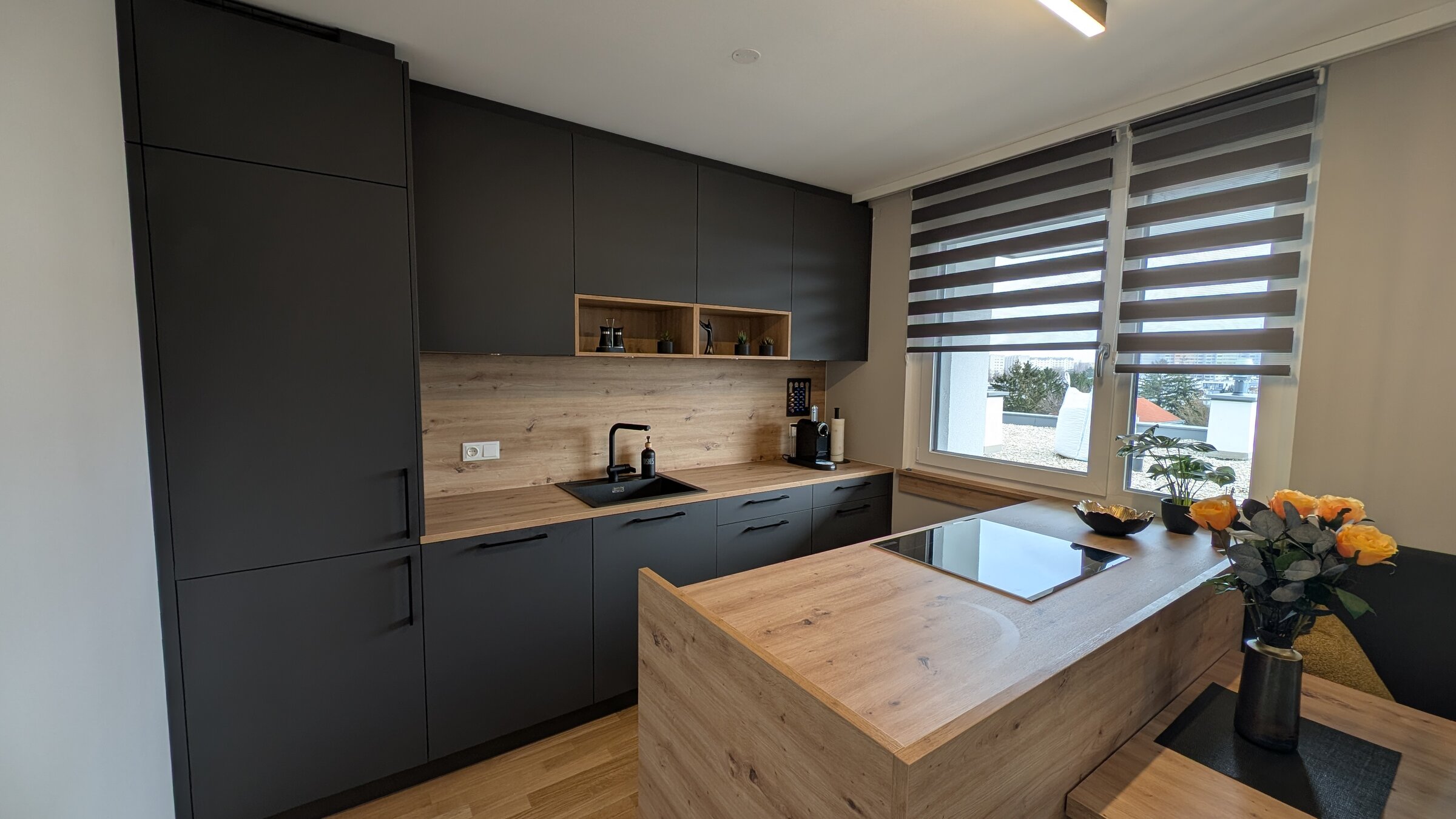 Moderne Küche mit Kochinsel – 2-Zimmer Wohnung zur Kurzzeitmiete & Wohnen auf Zeit für 1 bis 6 Monate in Wien