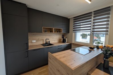 Moderne Küche mit Kochinsel – 2-Zimmer Wohnung zur Kurzzeitmiete & Wohnen auf Zeit für 1 bis 6 Monate in Wien