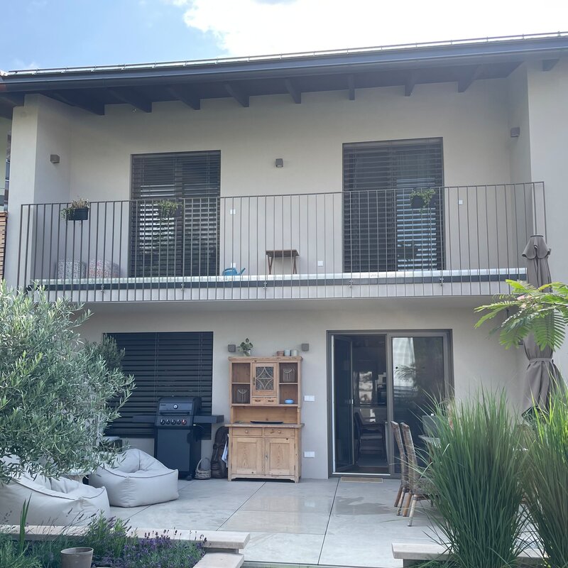 Modern house with terrace & balcony for short-term rental in Innsbruck – temporary housing for 1 to 6 months.