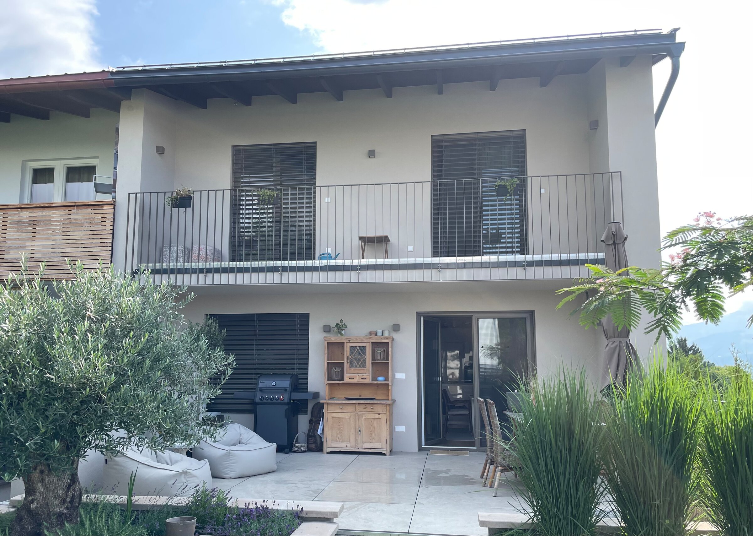 Modern house with terrace & balcony for short-term rental in Innsbruck – temporary housing for 1 to 6 months.
