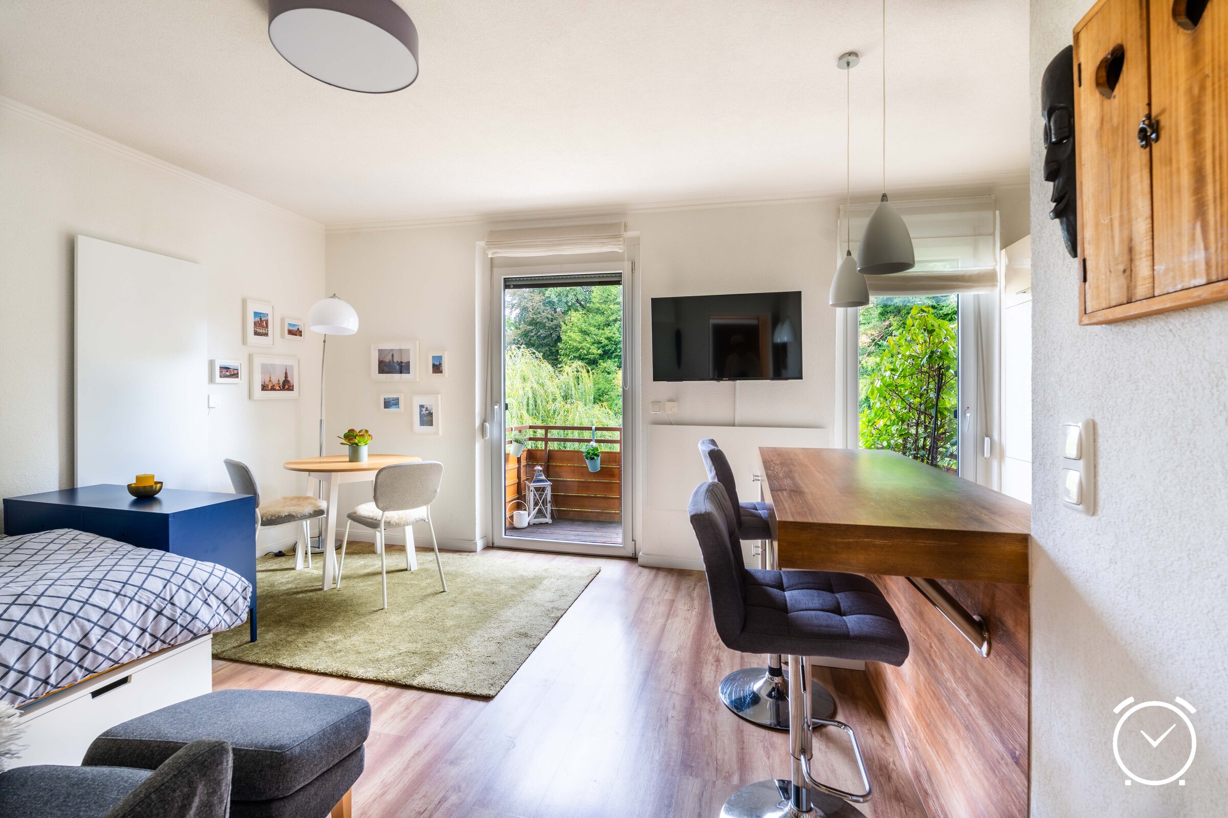 Fully furnished 1-room studio with balcony & view of greenery – move in and feel at home. | © Anna Endres