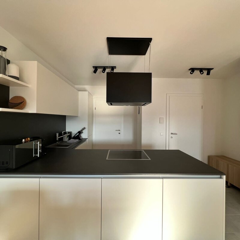 Offene Küche mit Kochinsel – 2-Zimmer Apartment zur Kurzzeitmiete & Wohnen auf Zeit für 1 bis 6 Monate in St. Martin im Innkreis