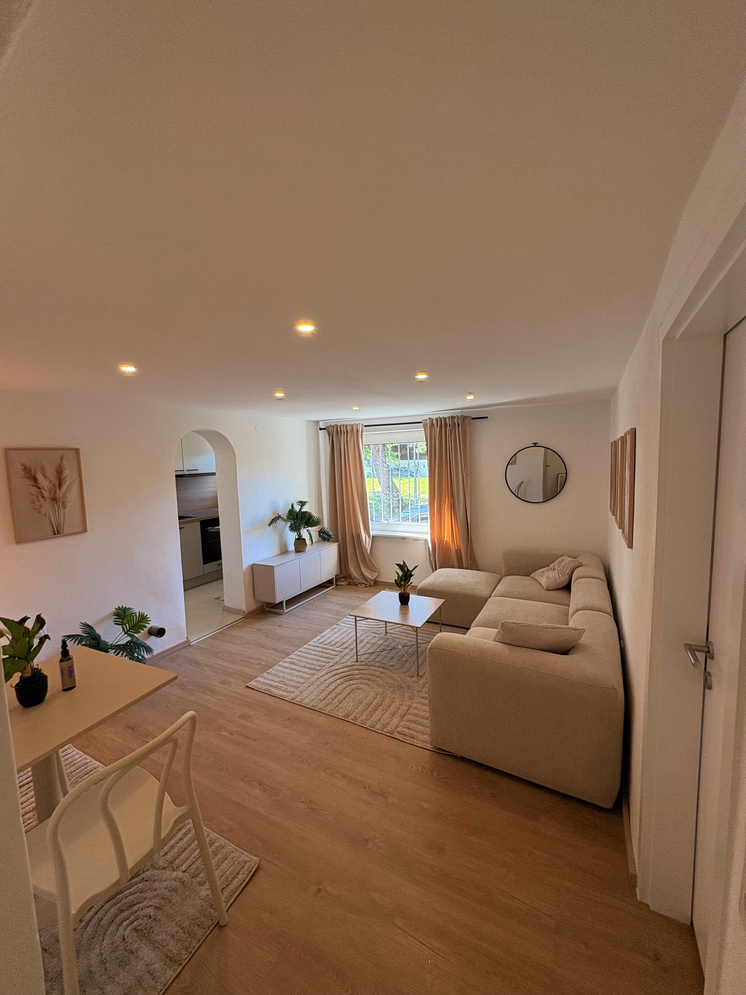 Bright living area with modern furnishings – 2-room apartment for short-term rental & temporary housing for 1 to 6 months in Bergheim