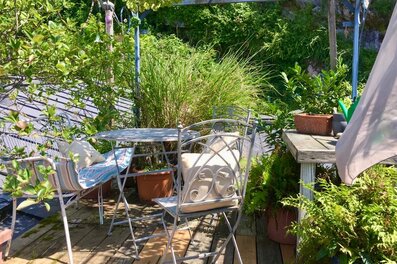 Green roof terrace with seating – 2-room apartment for short-term rental & temporary housing for 1 to 6 months in Salzburg