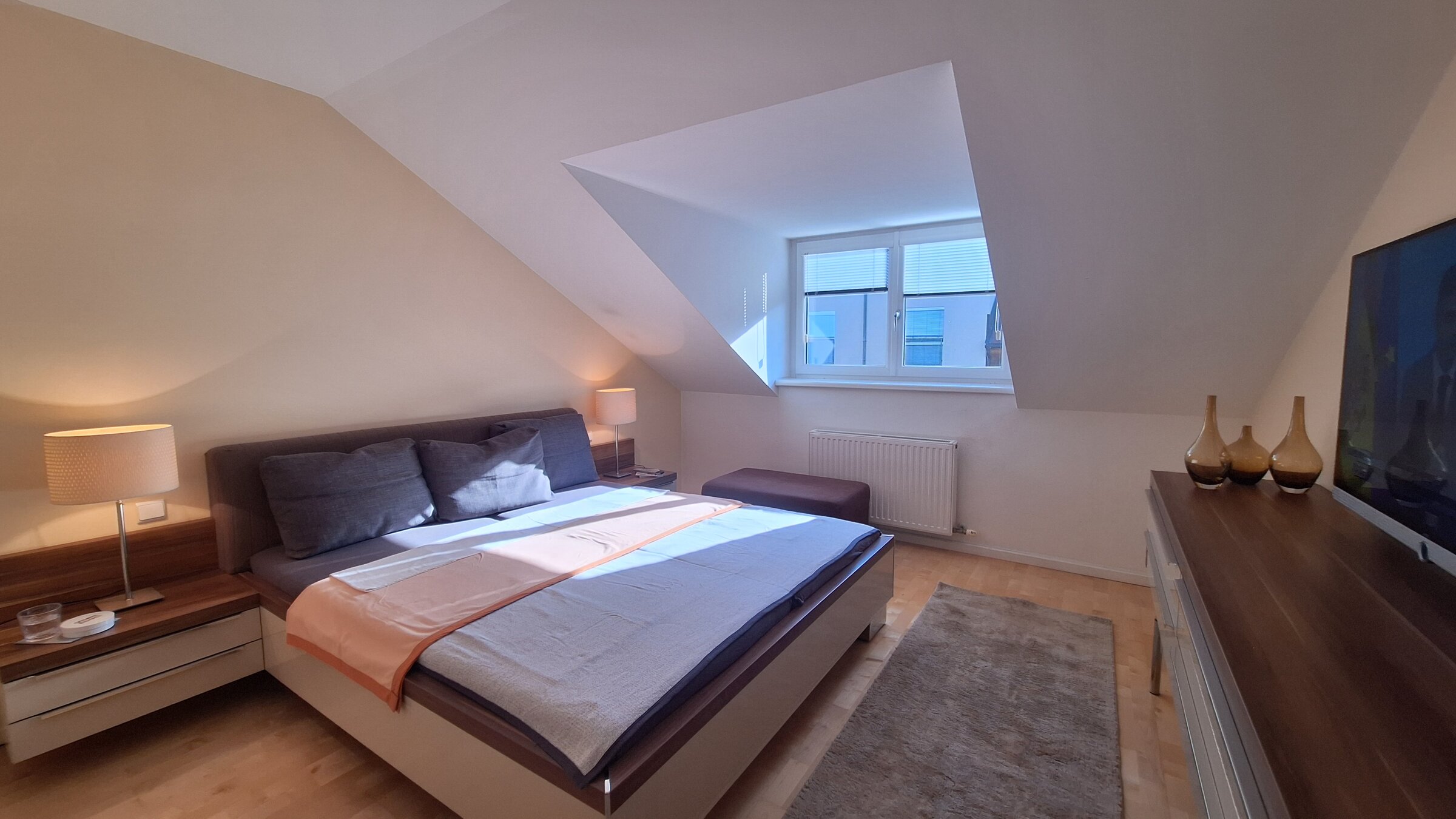 Schlafzimmer 1