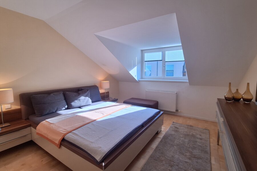 Schlafzimmer 1