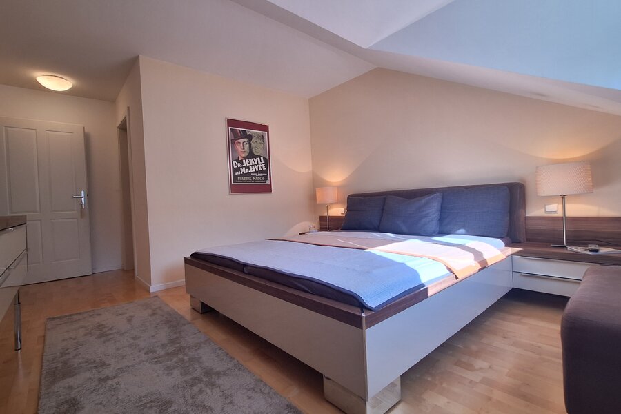 Schlafzimmer 1