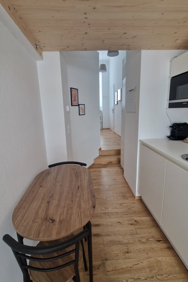 Tisch und Flur 