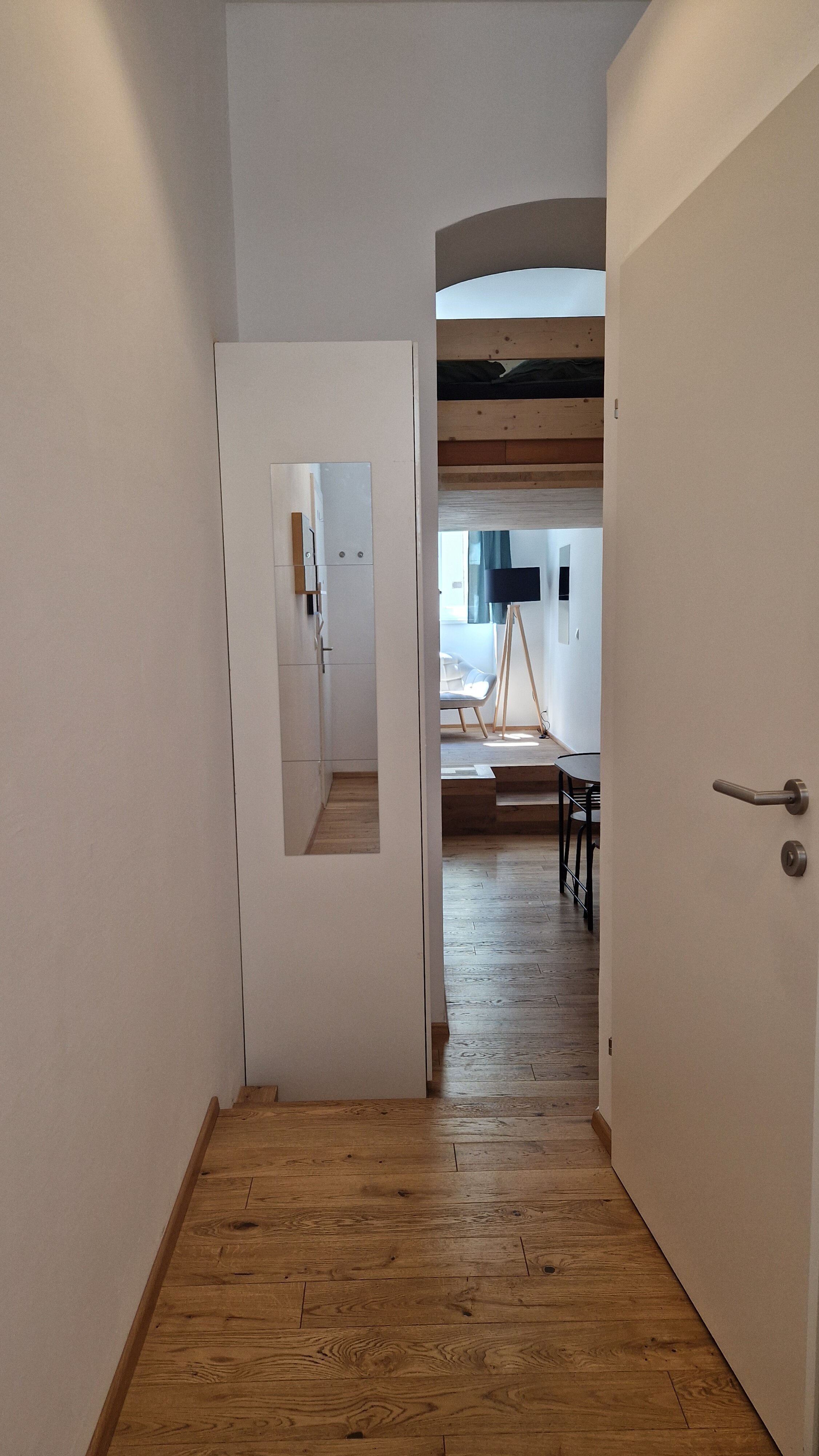 Kleiderschrank mit Spiegel 