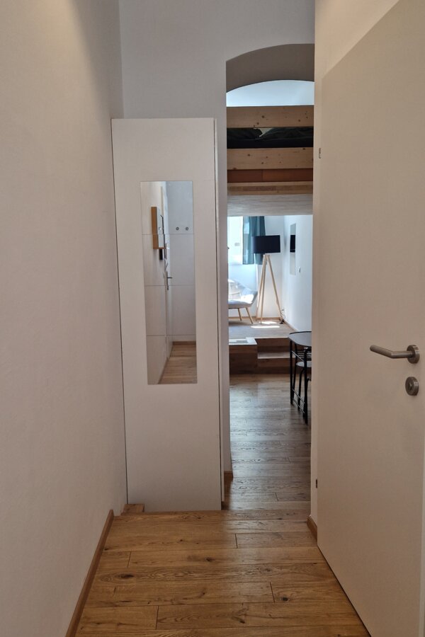 Kleiderschrank mit Spiegel 