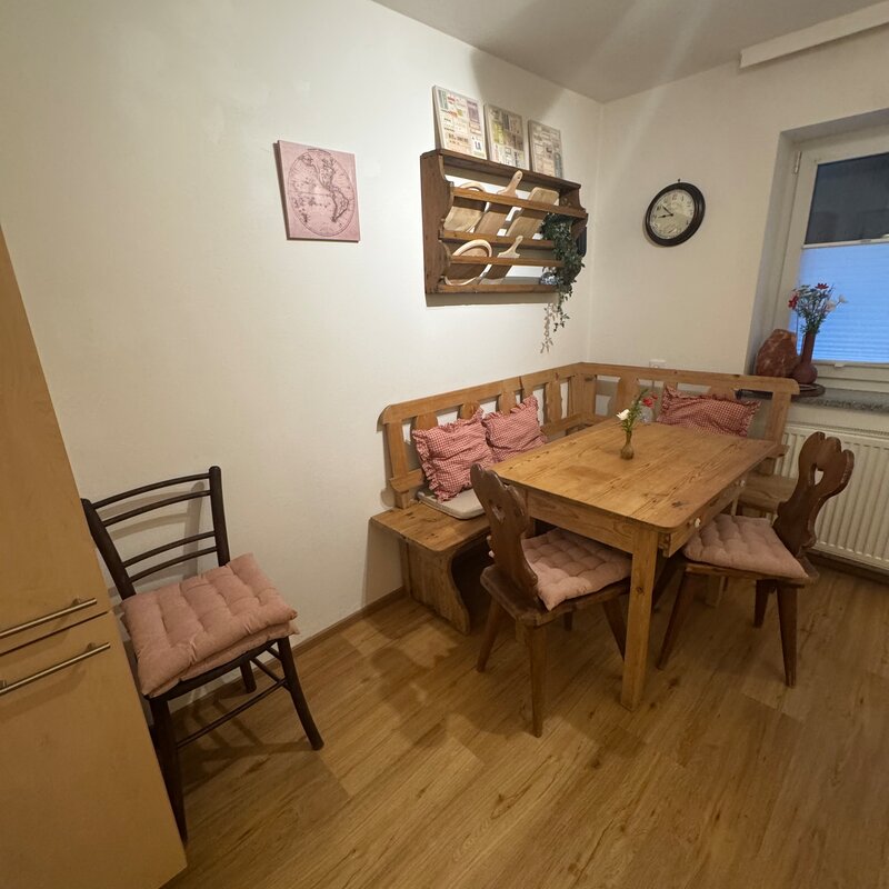 Kitchen eating area
