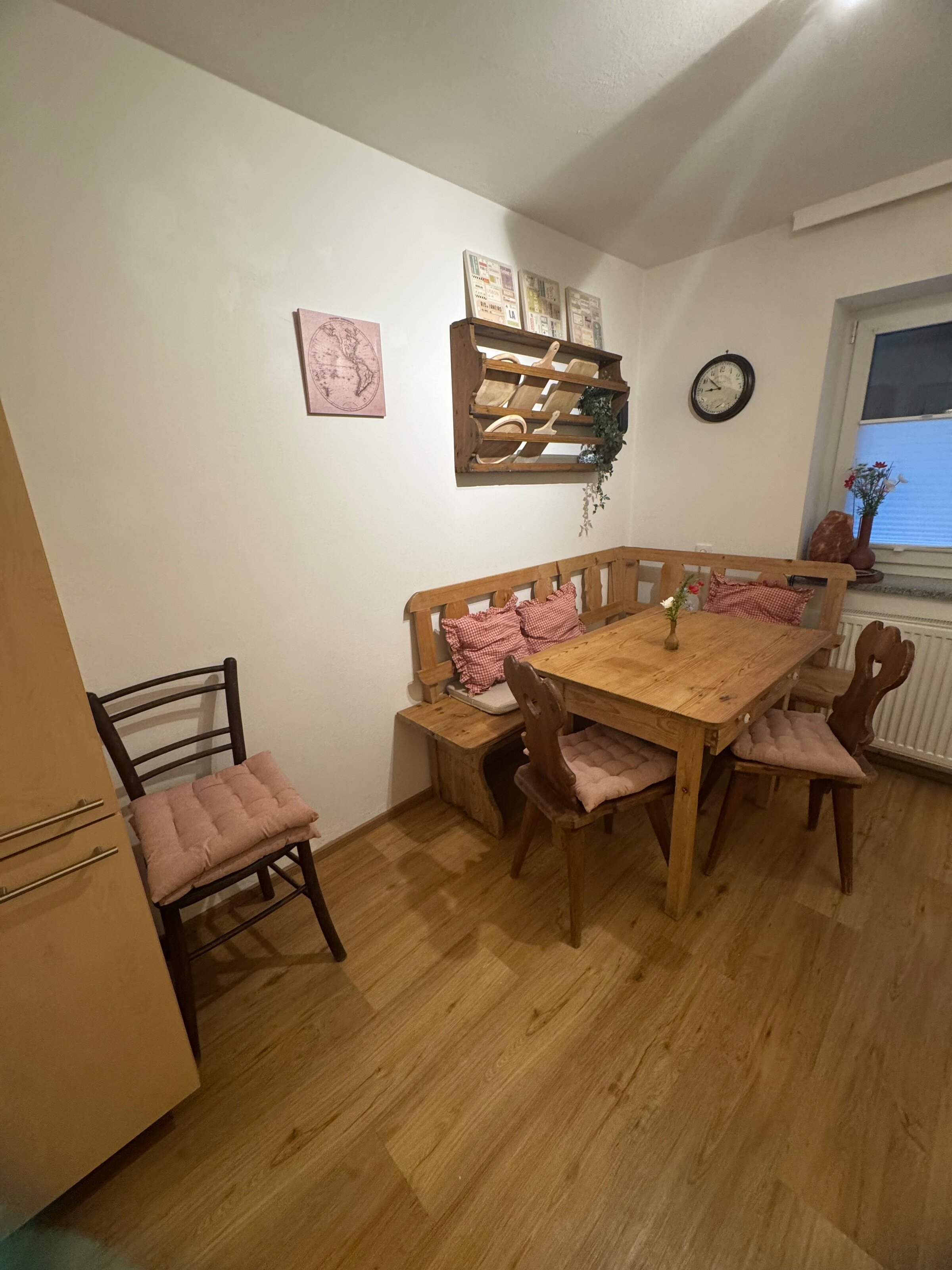 Kitchen eating area