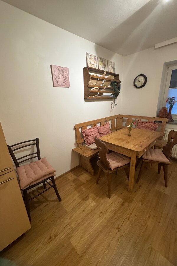Kitchen eating area