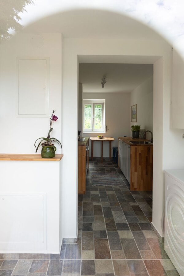 entrance area - view of the kitchen | © Alessandra Dorigato