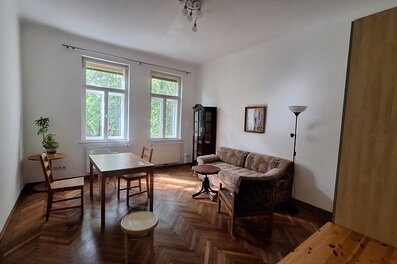 The living room is fully furnished , lots of cupboard space and a guest bed. | © Sofia Gielge