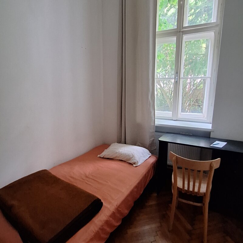 Schlafzimmer mit kl. Schreibtisch | © Sofia Gielge