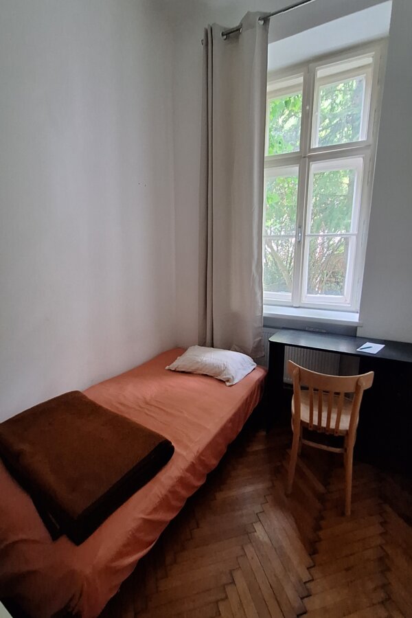 Schlafzimmer mit kl. Schreibtisch | © Sofia Gielge