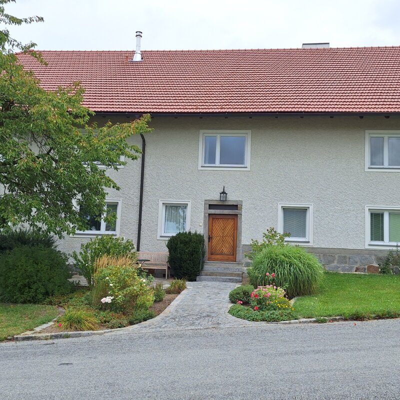 Freistehendes 2-Zimmer Haus mit gepflegtem Garten – Kurzzeitmiete & Wohnen auf Zeit für 1 bis 6 Monate in Kallham